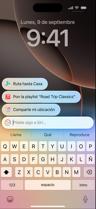 Un iPhone 16 Pro muestra las nuevas habilidades de Siri y Escribir a Siri.